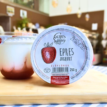 Cserpes eper joghurt 250g