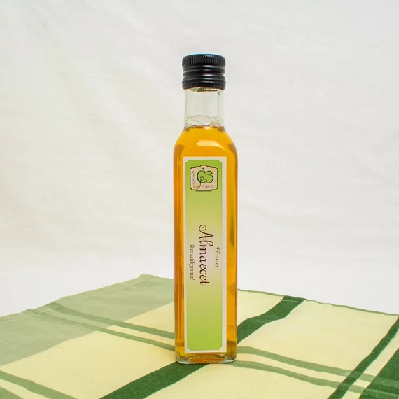 Csúzi Pince -Fűszeres Almaecet Bazsalikommal  250 ml 